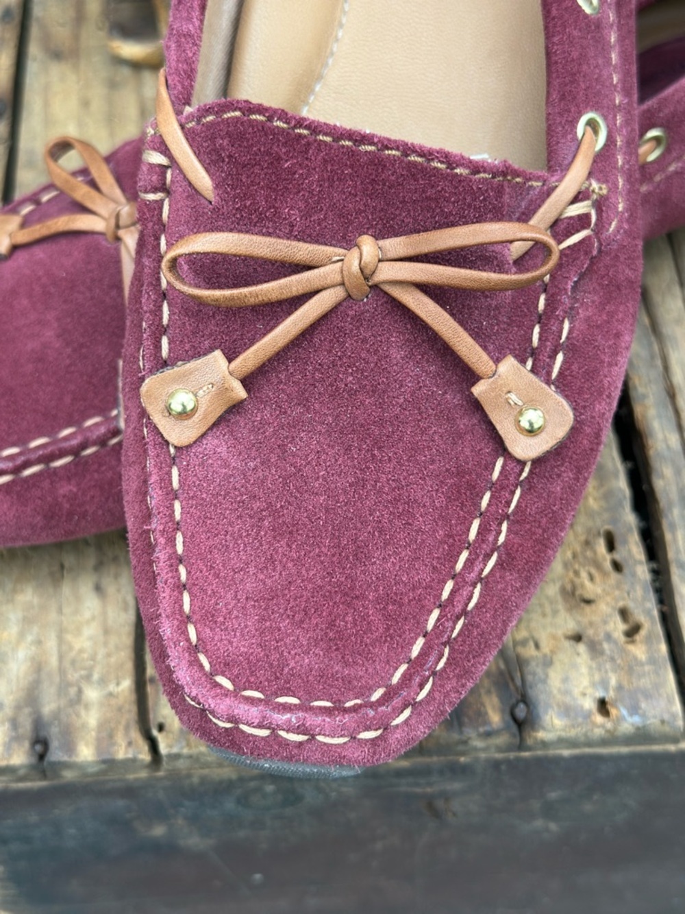Clarks Berry Wine Suede Loafers Driving Moccasin Comfort Shoes Leather Ties - Picture 3 of 11